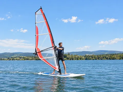 Ilustración generada por IA: Windsurf
