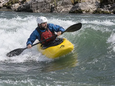 Ilustración generada por IA: Canoe freestyle