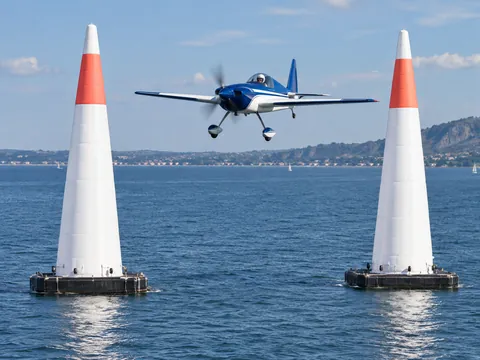 Ilustración generada por IA: Campeonato Mundial Red Bull Air Race