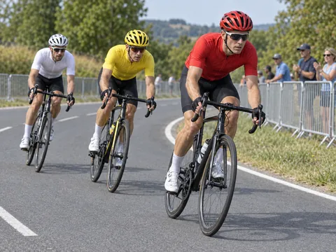 Ilustración generada por IA: Ciclismo de ruta