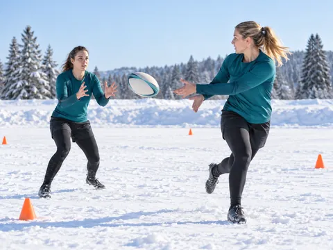 Ilustración generada por IA: Rugby sobre nieve