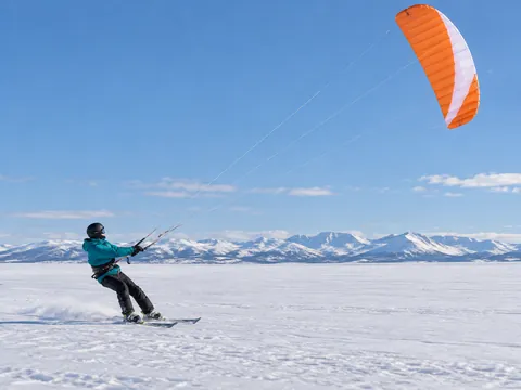 Ilustración generada por IA: Snowkite