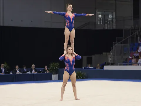 Ilustración generada por IA: Acrobacia deportiva