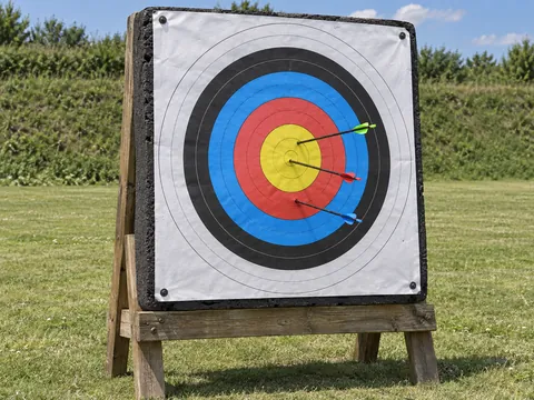 Ilustración generada por IA: Tiro con arco a diana