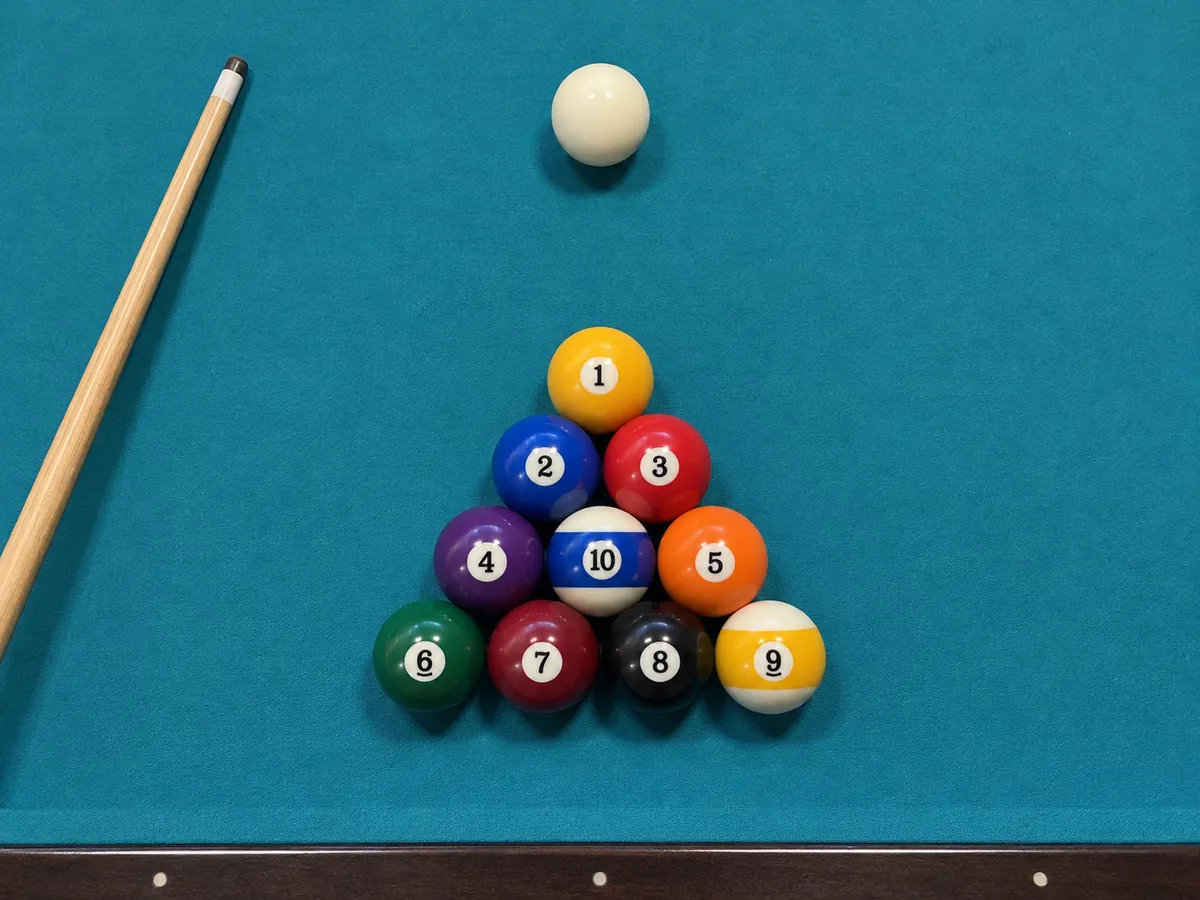KI-generierte Illustration: Ten-Ball